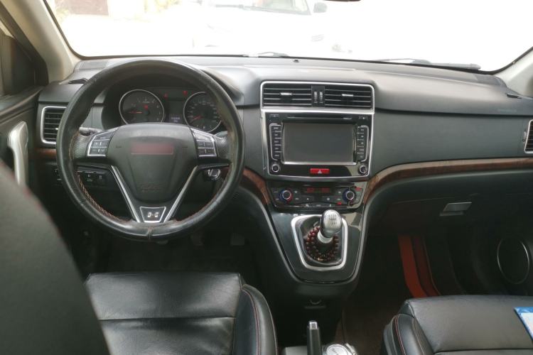 Used Haval H6 2013 Sport Edition 1.5T Manual Two-Wheel Drive Prestige Model Center Console