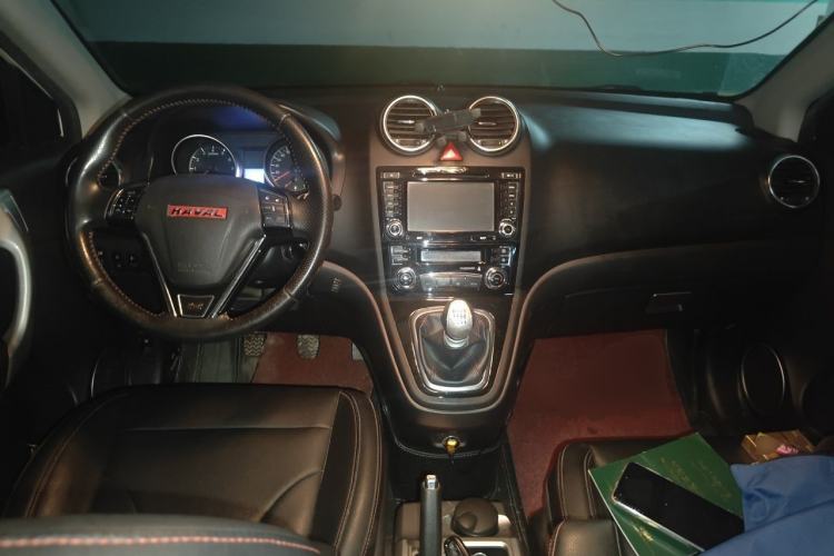 Used Haval H6 2013 Upgraded Model 1.5T Manual Two-Wheel Drive Elite Version Center Console