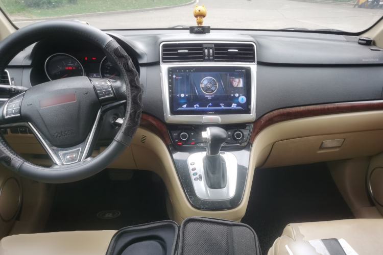 Used Haval H6 2013 Upgraded Model 2.4L Automatic Two-Wheel Drive Prestige Version Center Console