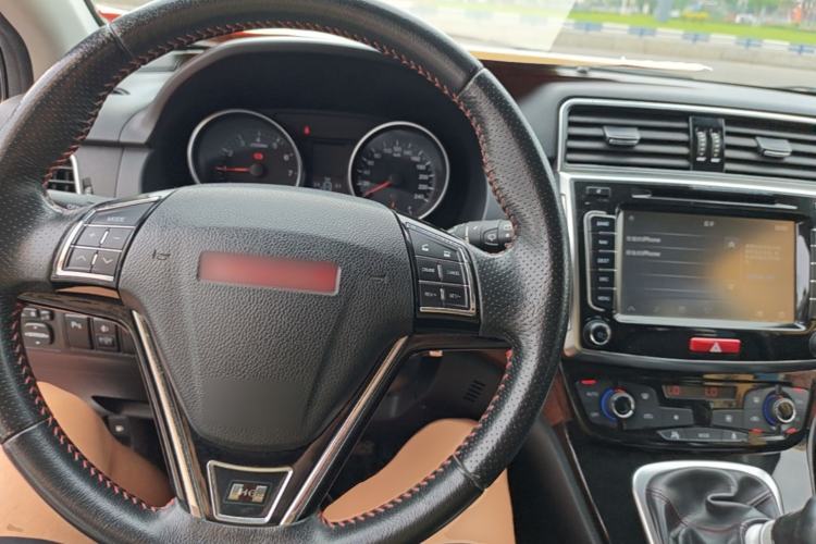 Used Haval H6 2013 Sports Edition 1.5T Manual Two-Wheel Drive Elite Model Center Console