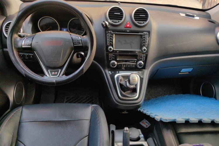 Used Haval H6 2013 Upgraded Model 1.5T Manual Two-Wheel Drive Elite Version Center Console