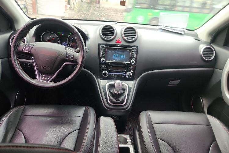 Used Haval H6 2013 Upgraded Model 1.5T Manual Two-Wheel Drive Elite Version Center Console