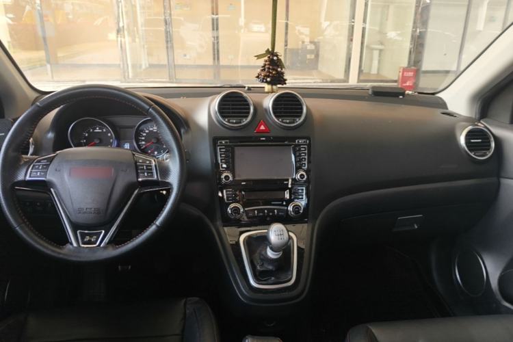 Used Haval H6 2013 Upgraded Model 1.5T Manual Two-Wheel Drive Elite Version Center Console