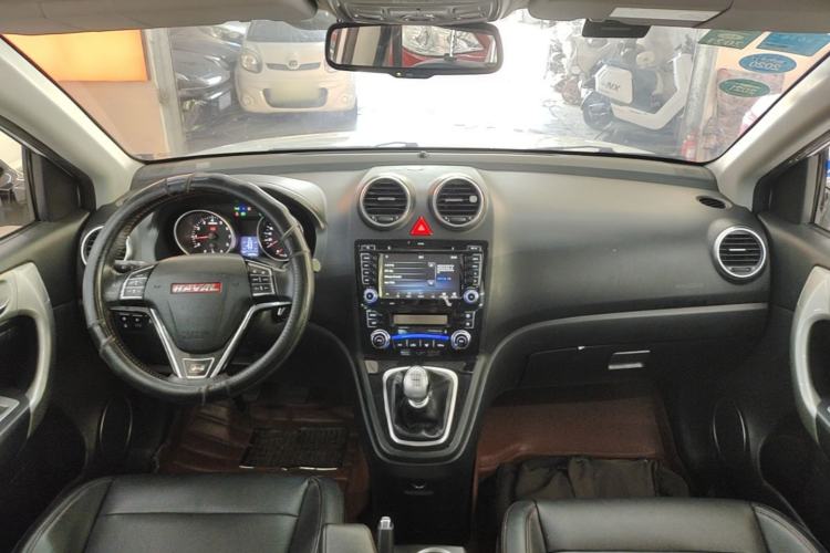 Used Haval H6 2013 Upgraded Model 1.5T Manual Two-Wheel Drive Elite Version Center Console