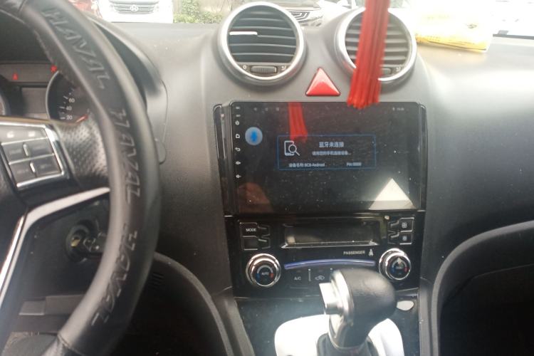 Used Haval H6 2013 Upgraded Model 2.4L Automatic Two-Wheel Drive Elite Version Center Console