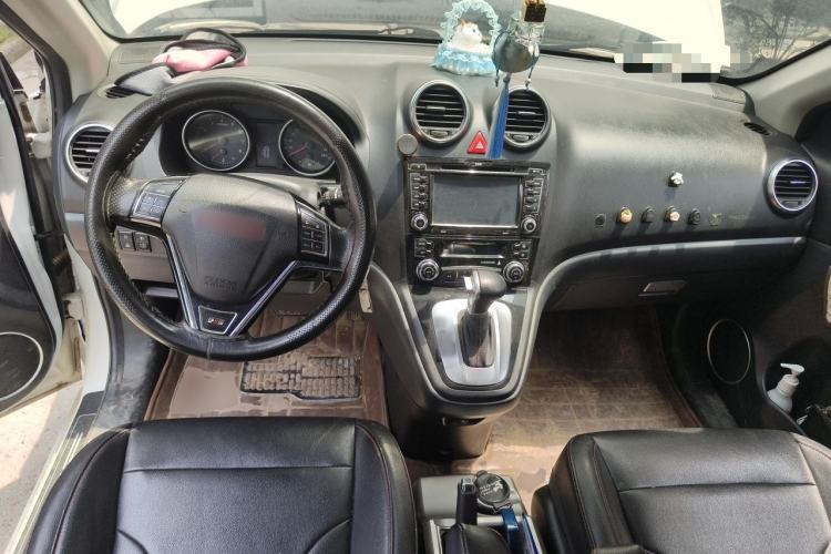 Used Haval H6 2013 Upgraded Model 2.4L Automatic Two-Wheel Drive Elite Version Center Console