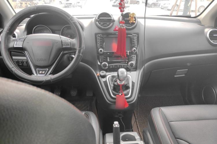 Used Haval H6 2013 Upgraded Model 1.5T Manual Two-Wheel Drive Elite Version Center Console