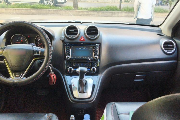 Used Haval H6 2013 Upgraded Model 2.4L Automatic Two-Wheel Drive Elite Version Center Console