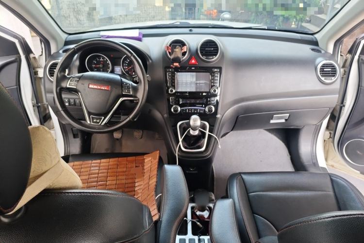 Used Haval H6 2013 Upgraded Model 1.5T Manual Two-Wheel Drive Elite Version Center Console