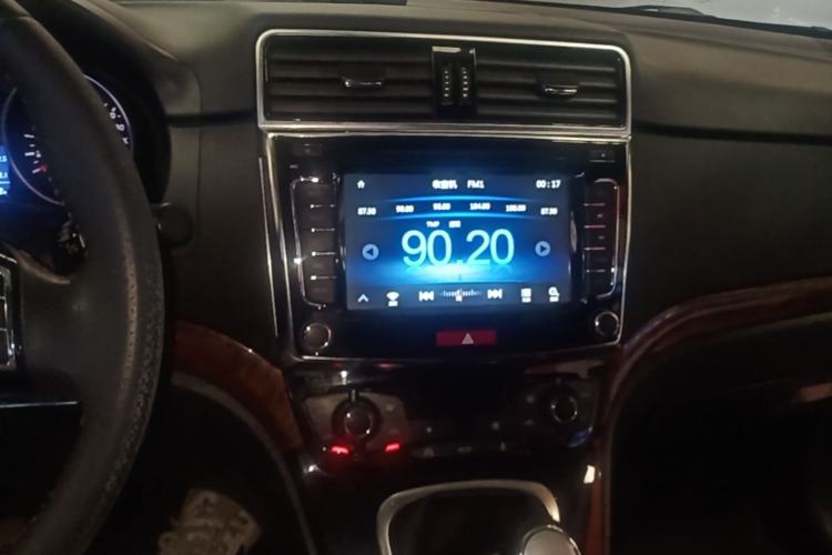 Used Haval H6 2013 Sports Edition 1.5T Manual Two-Wheel Drive Elite Model Center Console