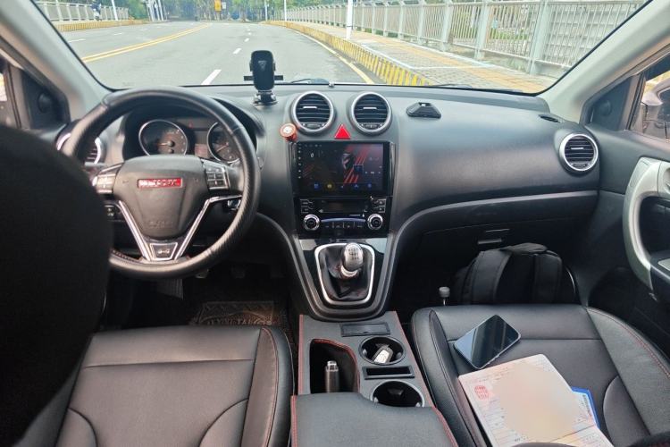 Used Haval H6 2013 Upgraded Model 1.5T Manual Two-Wheel Drive Elite Version Center Console