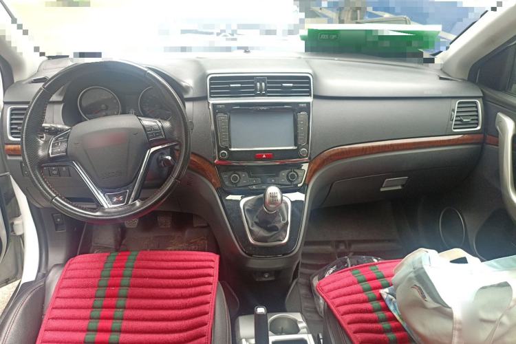 Used Haval H6 2013 Sports Edition 1.5T Manual Two-Wheel Drive Elite Model Center Console