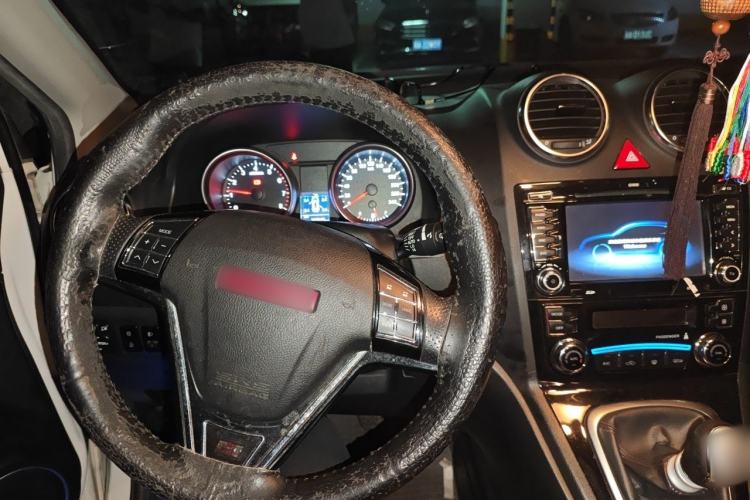 Used Haval H6 2013 Upgraded Model 1.5T Manual Two-Wheel Drive Elite Version Center Console