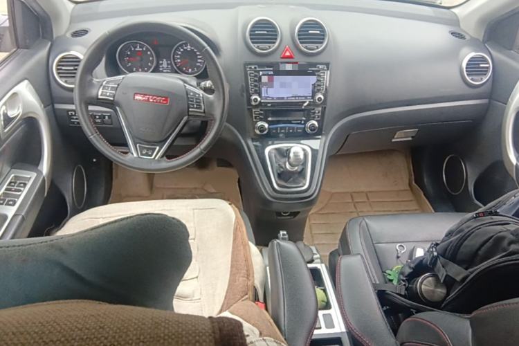 Used Haval H6 2013 Upgraded Model 1.5T Manual Two-Wheel Drive Elite Version Center Console