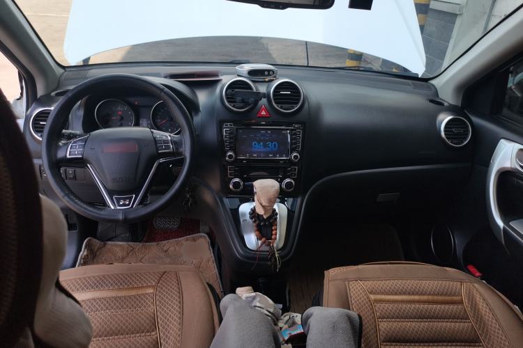 Used Haval H6 2013 Upgraded Model 2.4L Automatic Two-Wheel Drive Prestige Version Center Console