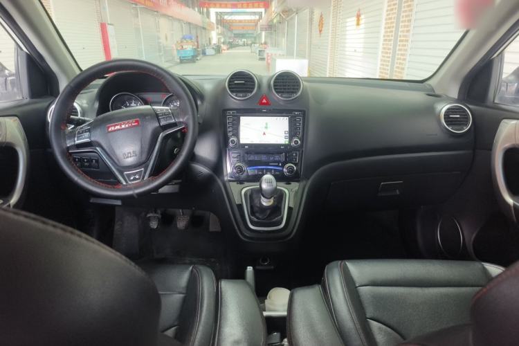 Used Haval H6 2013 Upgraded Model 1.5T Manual Two-Wheel Drive Elite Version Center Console