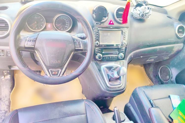 Used Haval H6 2013 Upgraded Model 1.5T Manual Two-Wheel Drive Elite Version Center Console