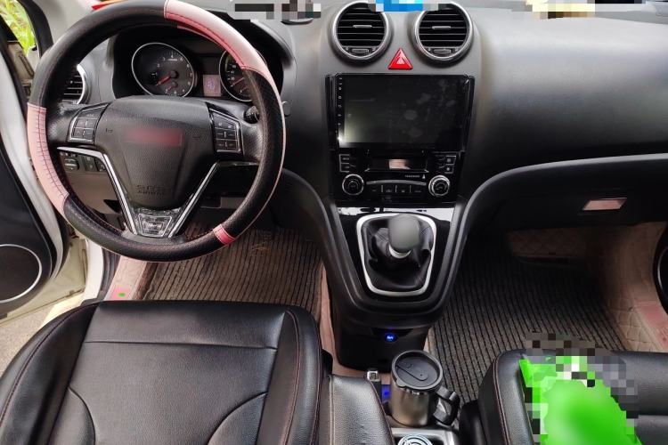 Used Haval H6 2013 Upgraded Model 1.5T Manual Two-Wheel Drive Elite Version Center Console