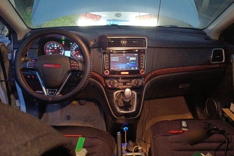 Used Haval H6 2013 Sport Edition 1.5T Manual 4x4 Prestige Model Center Console