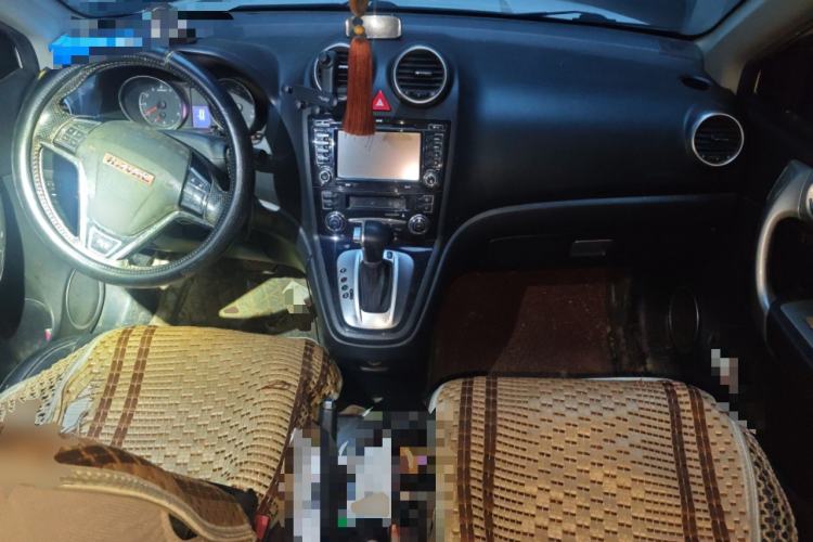 Used Haval H6 2013 Upgraded Model 2.4L Automatic Two-Wheel Drive Elite Version Center Console