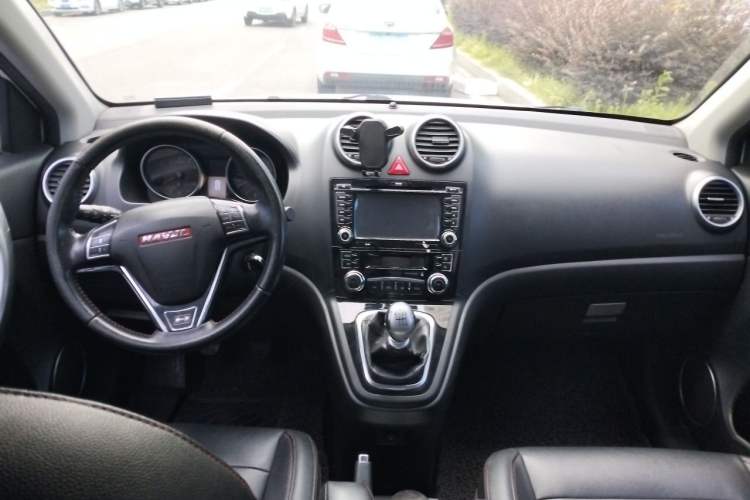 Used Haval H6 2013 Upgraded Model 1.5T Manual Two-Wheel Drive Elite Version Center Console
