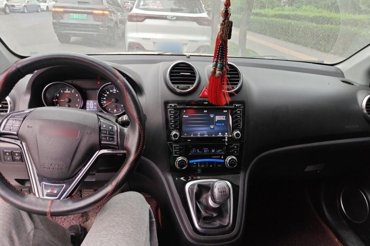 Used Haval H6 2013 Upgraded Model 1.5T Manual Two-Wheel Drive Elite Version Center Console