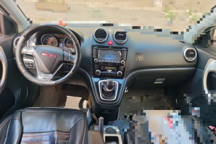 Used Haval H6 2013 Upgraded Model 1.5T Manual Two-Wheel Drive Elite Version Center Console