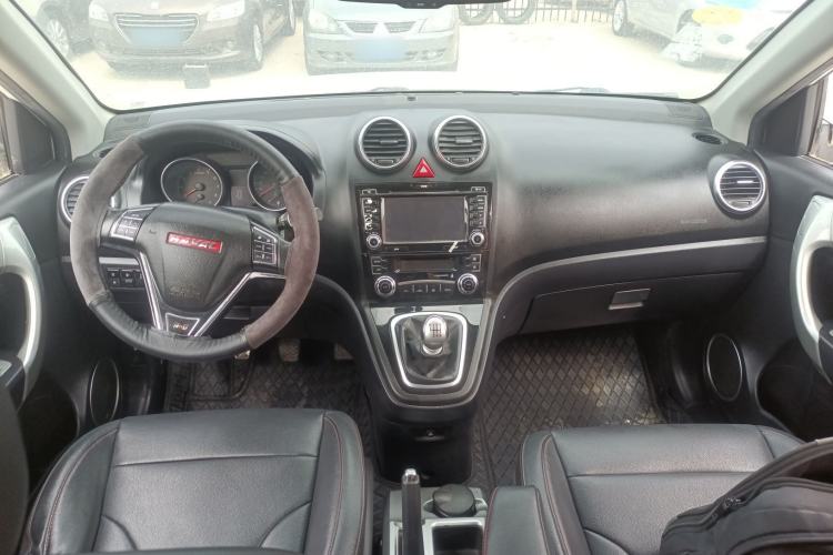 Used Haval H6 2013 Upgraded Model 1.5T Manual Two-Wheel Drive Elite Version Center Console