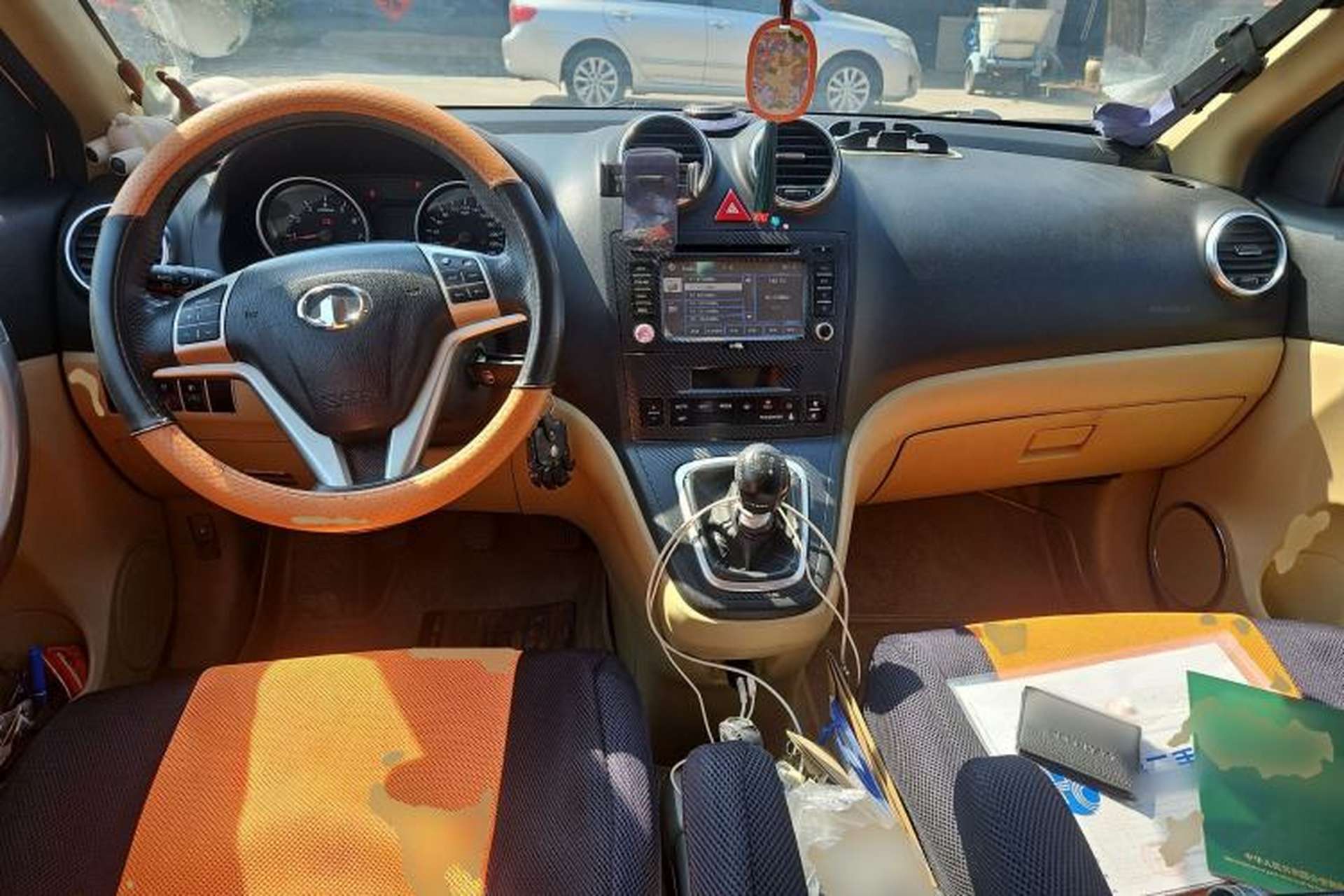Used Haval H6 2013 Upgraded Model 1.5T Manual Two-Wheel Drive Elite Version Center Console