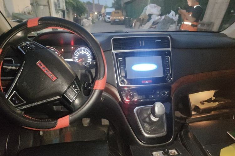Used Haval H6 2013 Sport Edition 1.5T Manual Two-Wheel Drive Prestige Model Center Console