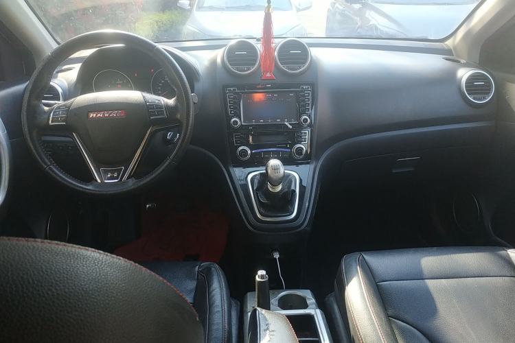 Used Haval H6 2013 Upgraded Model 1.5T Manual Two-Wheel Drive Elite Version Center Console