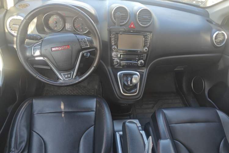Used Haval H6 2013 Upgraded Model 1.5T Manual 4x4 Elite Version Center Console