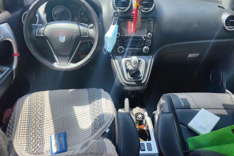 Used Haval H6 2013 Upgraded Model 1.5T Manual Two-Wheel Drive Elite Version Center Console
