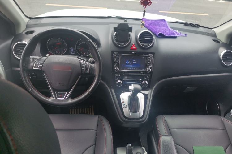 Used Haval H6 2013 Upgraded Model 2.4L Automatic Two-Wheel Drive Elite Version Center Console
