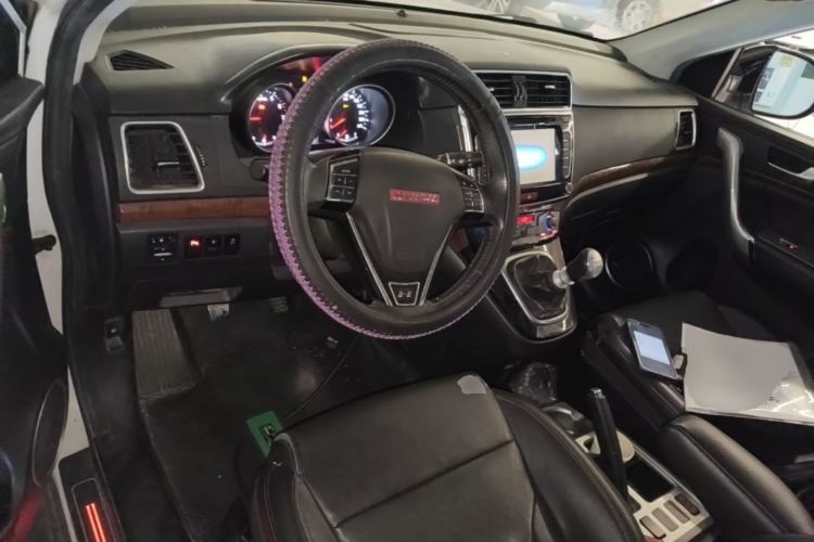 Used Haval H6 2013 Sports Edition 1.5T Manual Two-Wheel Drive Elite Model Center Console