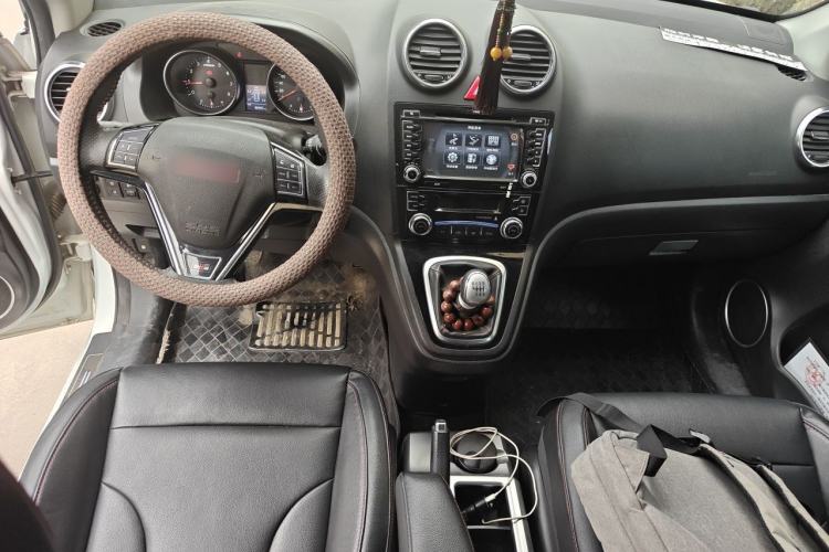 Used Haval H6 2013 Upgraded Model 1.5T Manual Two-Wheel Drive Elite Version Center Console