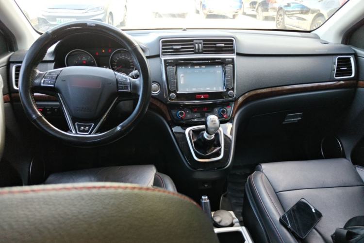 Used Haval H6 2013 Sports Edition 1.5T Manual Two-Wheel Drive Elite Model Center Console