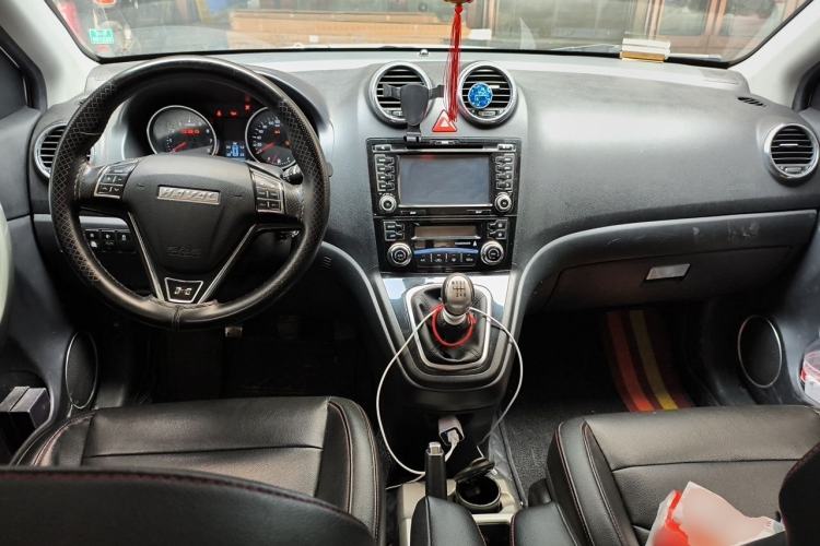 Used Haval H6 2013 Upgraded Model 1.5T Manual Two-Wheel Drive Elite Version Center Console