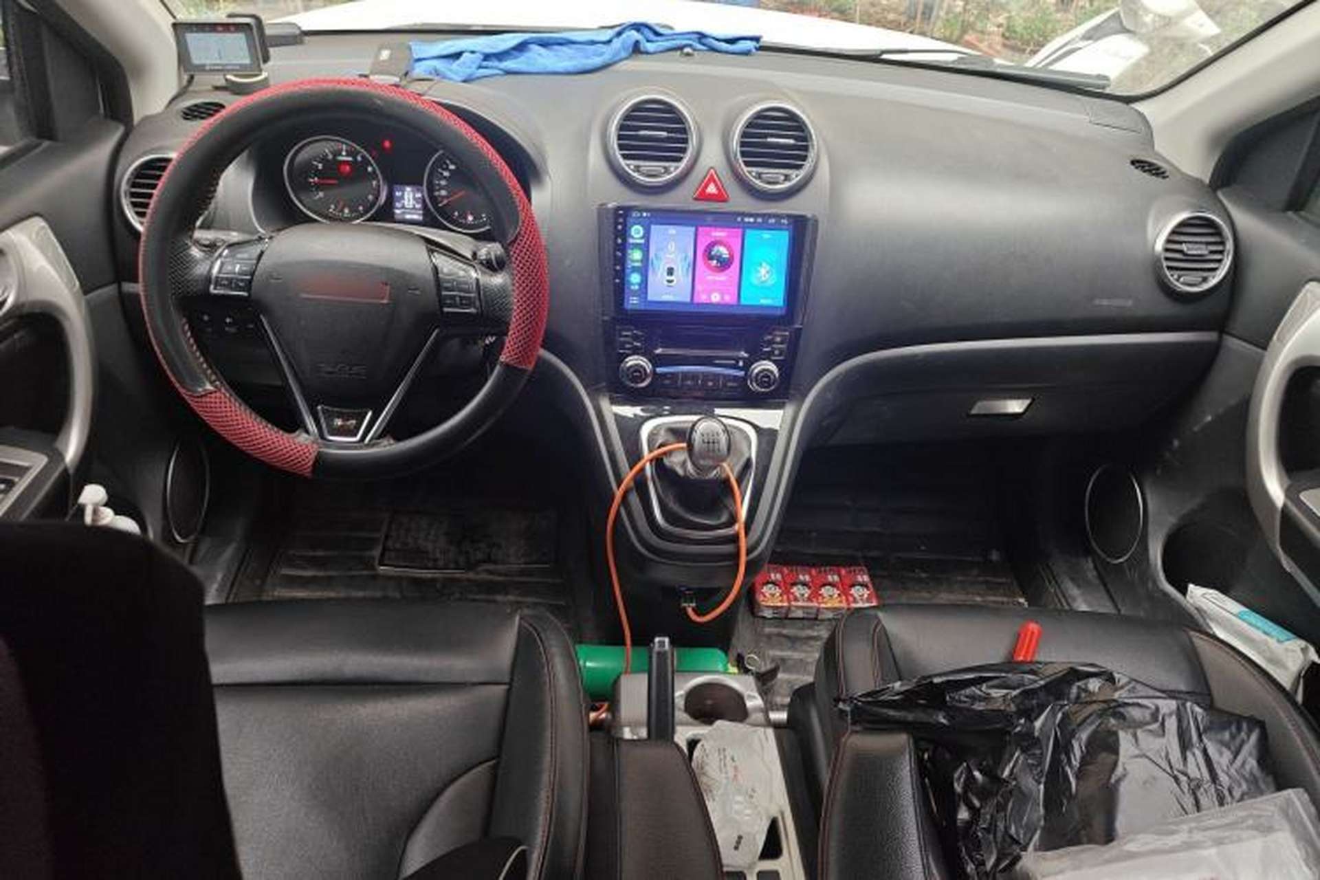 Used Haval H6 2013 Upgraded Model 1.5T Manual Two-Wheel Drive Elite Version Center Console