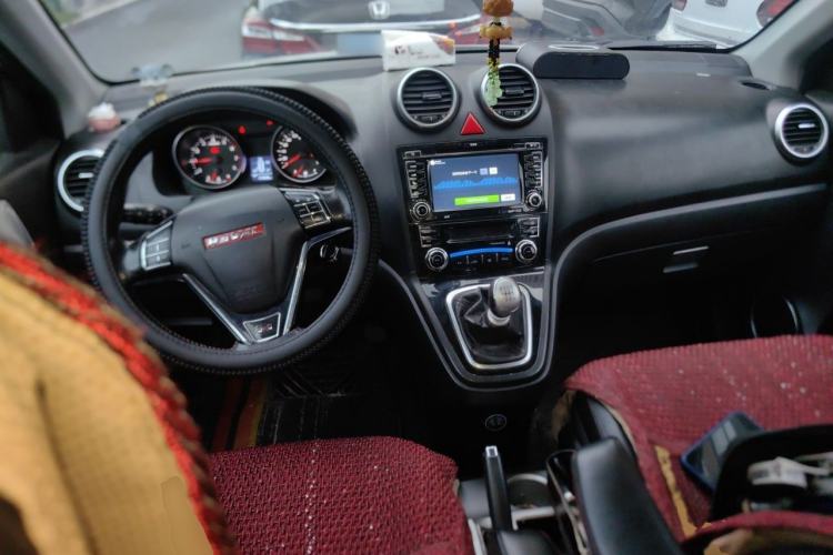 Used Haval H6 2013 Upgraded Model 1.5T Manual Two-Wheel Drive Elite Version Center Console