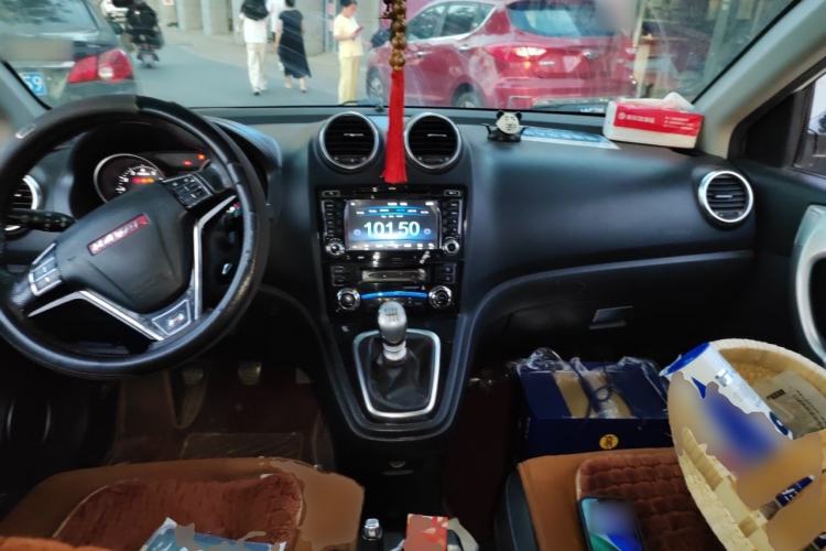 Used Haval H6 2013 Upgraded Model 1.5T Manual Two-Wheel Drive Elite Version Center Console