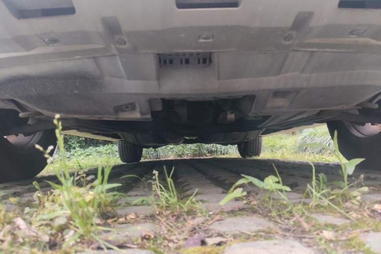 Used Haval H6 2013 Upgraded Model 1.5T Manual Two-Wheel Drive Prestige Version Chassis Front