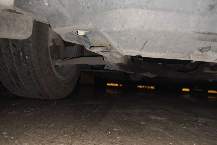 Used Haval H6 2013 Upgraded Model 1.5T Manual Two-Wheel Drive Elite Version Chassis Front Right