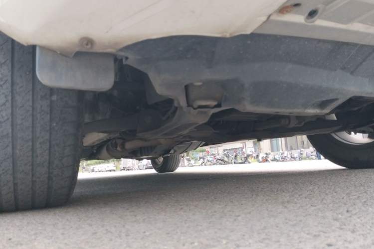 Used Haval H6 2013 Upgraded Model 1.5T Manual Two-Wheel Drive Elite Version Chassis Front Right