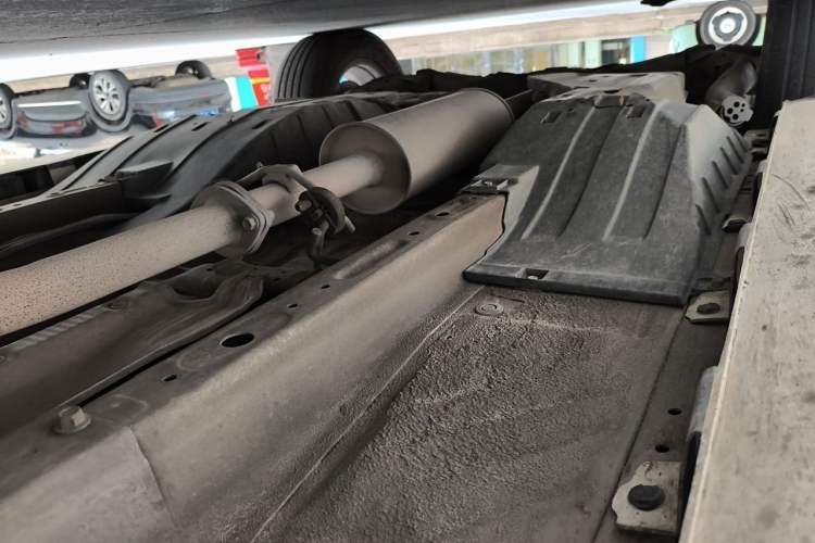 Used Haval H6 2013 Upgraded Model 1.5T Manual Two-Wheel Drive Elite Version Chassis Front Right