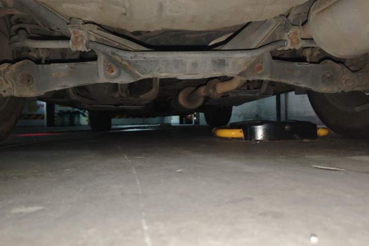 Used Haval H6 2013 Upgraded Model 1.5T Manual Two-Wheel Drive Elite Version Chassis Rear