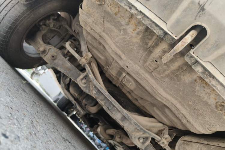 Used Haval H6 2013 Upgraded Model 2.4L Automatic Two-Wheel Drive Elite Version Chassis Rear
