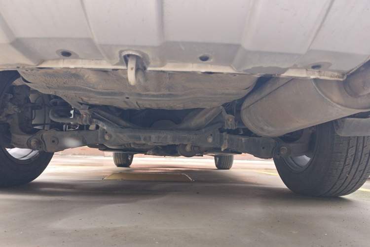 Used Haval H6 2013 Upgraded Model 1.5T Manual Two-Wheel Drive Elite Version Chassis Rear