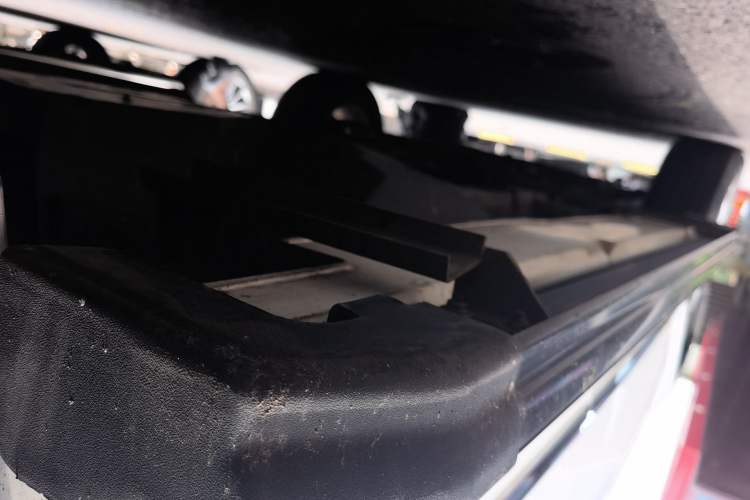 Used Haval H6 2013 Upgraded Model 1.5T Manual Two-Wheel Drive Elite Version Chassis Rear Left