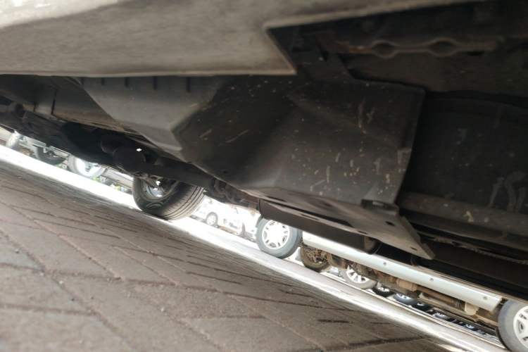 Used Haval H6 2013 Upgraded Model 1.5T Manual Two-Wheel Drive Elite Version Chassis Rear Left